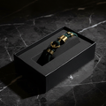 Bracelet Ancre — Vue Boîte Fond Sombre